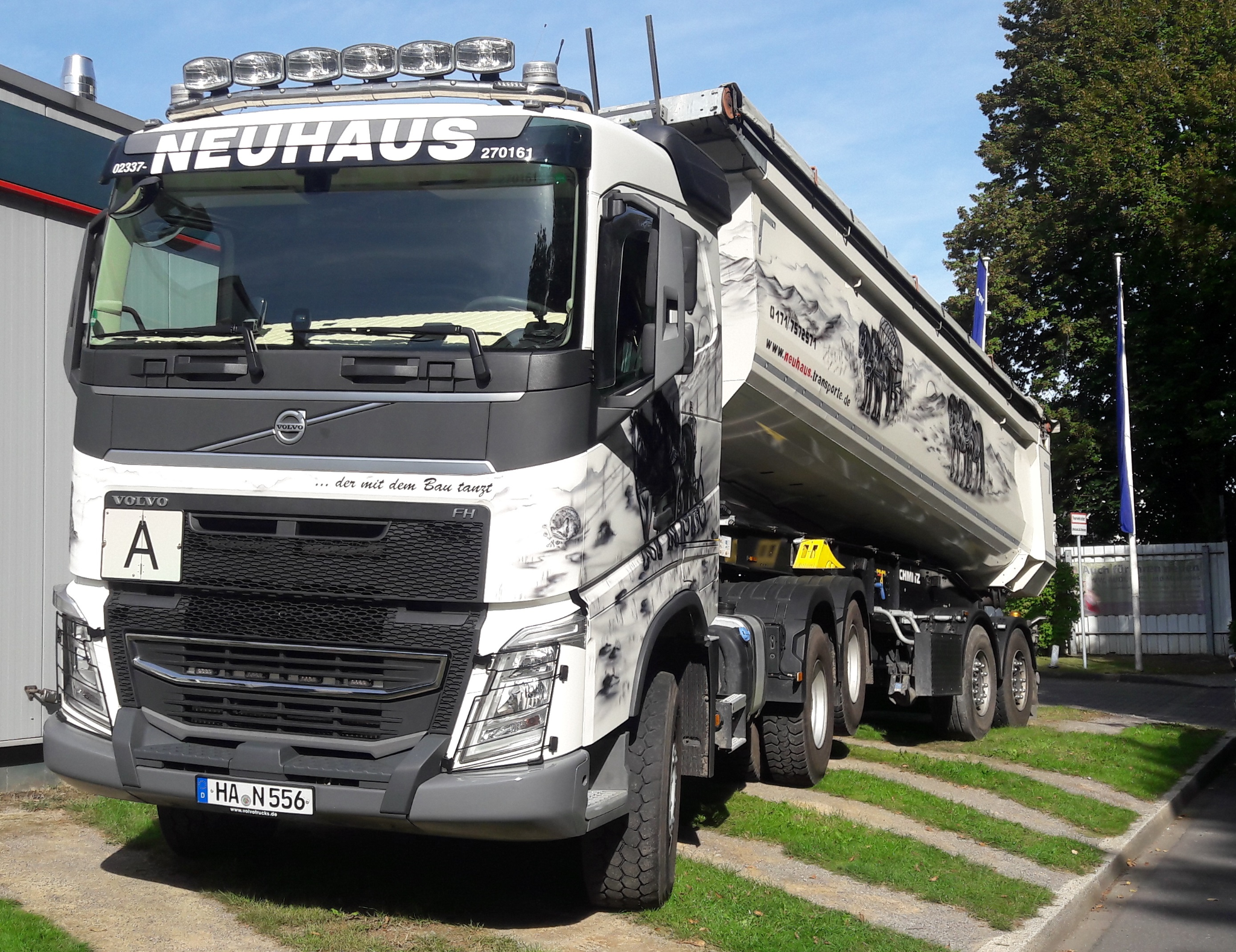 Neuhaus Lkw im früheren Design