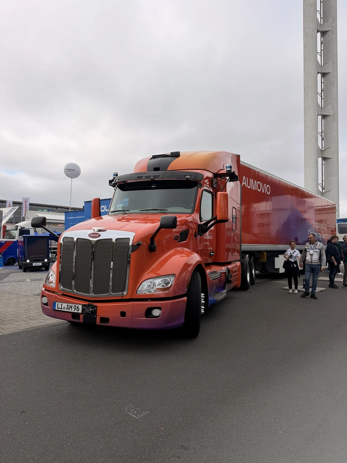 Roter Peterbilt auf dem Außengelände der IAA TRANSPORTATION 2026
